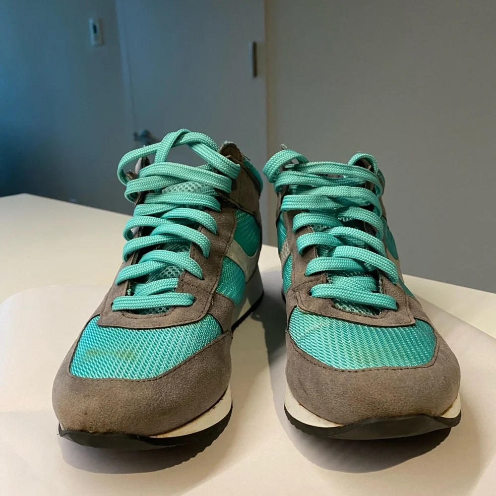 N/A women’s sneakers